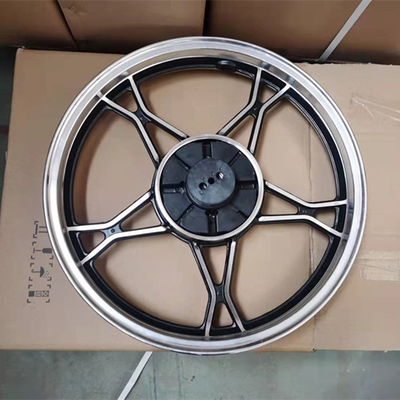 Les jantes de la moto Avenger 220 sont une combinaison parfaite de style et de fonction.