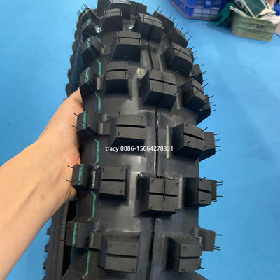 Remplacer/réparer le pneu de moto 120/90 18 avec une résistance à la traction de 10,5 et doux