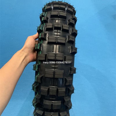 Remplacer/réparer le pneu de moto 120/90 18 avec une résistance à la traction de 10,5 et doux