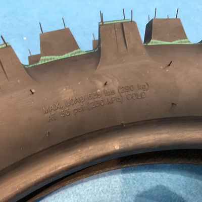 Remplacer/réparer le pneu de moto 120/90 18 avec une résistance à la traction de 10,5 et doux
