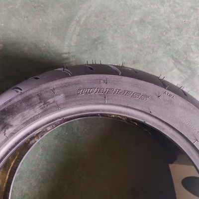 Contenu en caoutchouc de 35% à 55% pneumatique de motocycle en nylon sans tube 150/70-13 pneumatiques à remplacer/réparer