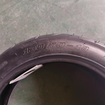 Matériau de base 130/70-13 Pneus de moto pour la fiabilité