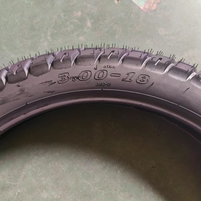 Pneus de moto noir 3.00-18 Parfait pour les solutions de remplacement/réparation