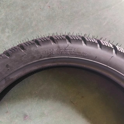 CE Certifié 3.00-17 Pneus de moto avec 6pr/8pr Ply Rating et technologie avancée