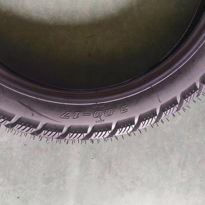 CE Certifié 3.00-17 Pneus de moto avec 6pr/8pr Ply Rating et technologie avancée