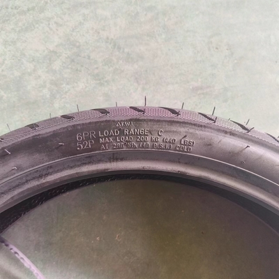 Pneus de moto sans tube en nylon 100/80-17 OEM accepté à Qingdao avec port de chargement