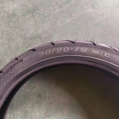 Matériau de base Nature caoutchouc acier Nylon 90/90-18 Pneus de moto avec et 90 jours