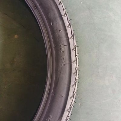 Tubes intérieures de motos de caoutchouc naturel en acier nylon 70/100-17 à prix préférentiel de Qingdao