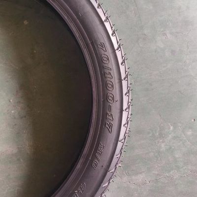 Tubes intérieures de motos de caoutchouc naturel en acier nylon 70/100-17 à prix préférentiel de Qingdao