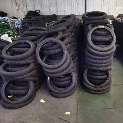 Ventilateurs de gomme butyle Pneus de moto 2.75-17 avec résistance de 10-12 MPA