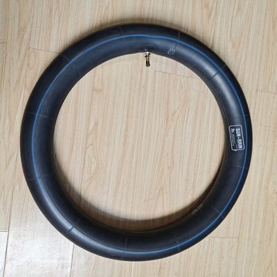 Contenu en caoutchouc de 20% à 26% Tube intérieur de moto 3.00/3.25-17 pour toutes les conditions météorologiques