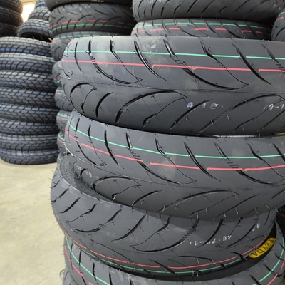 Pneus sans tube pour motocyclettes 140/70-17 avec 35% à 55% de caoutchouc à Qingdao