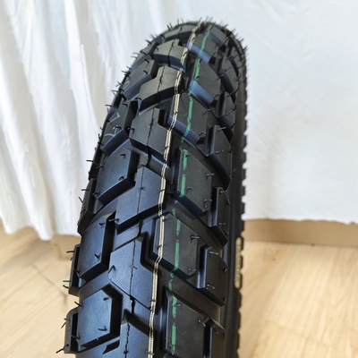 110/90-17 Pneus de moto avec caoutchouc naturel et acier pour des performances supérieures