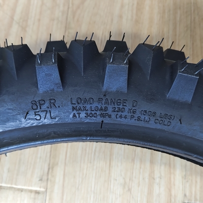 OEM Acceptable 90/90-21 Super doux et moyenne douce avec une excellente teneur en caoutchouc