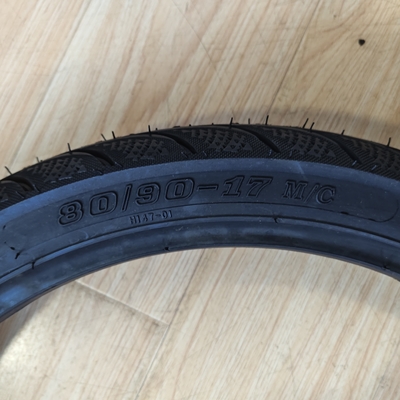 8090-17 Pneus et tubes intérieurs de moto avec matière première en caoutchouc naturel, acier, nylon