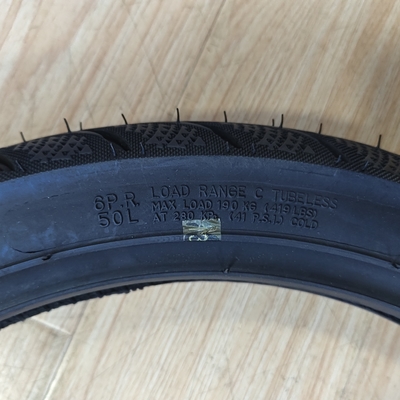 8090-17 Pneus et tubes intérieurs de moto avec matière première en caoutchouc naturel, acier, nylon