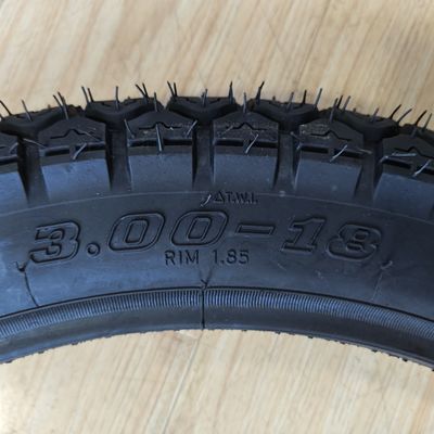 Produit 3.00-18 Pneus sans tube pour motocycle pour vos besoins