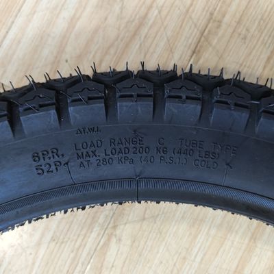 Produit 3.00-18 Pneus sans tube pour motocycle pour vos besoins