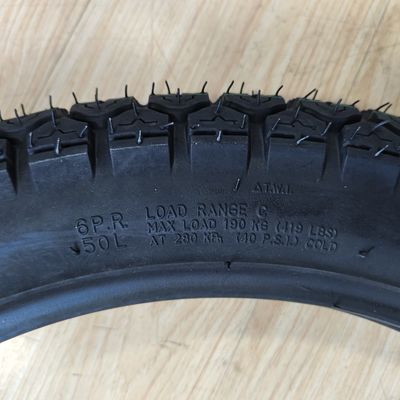 Pneus de moto de la rue 3.00-17 avec nature standard et raisonnable en noir