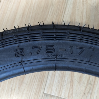 Pneus naturels pour motocyclettes et pneus sans tube 2.75-17