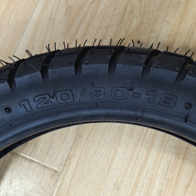Taille de pneu 120/80-18 Noir pneu sans tube de moto adapté à tous les types de terrain