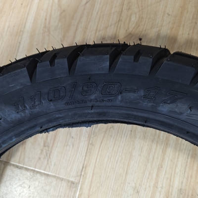 Pneus de moto de 17 pouces Matériau de base Nature caoutchouc acier Nylon pour une manipulation optimale