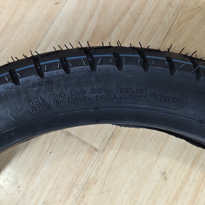 100/90-18 Pneus sans tube pour moto avec teneur en caoutchouc naturel de 35% à 55%