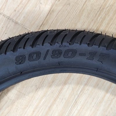 Pneus de motocyclette 90/90-17 en nylon en caoutchouc naturel en acier à 35% à 55% de caoutchouc