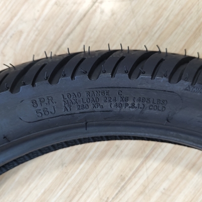 Pneus de motocyclette 90/90-17 en nylon en caoutchouc naturel en acier à 35% à 55% de caoutchouc