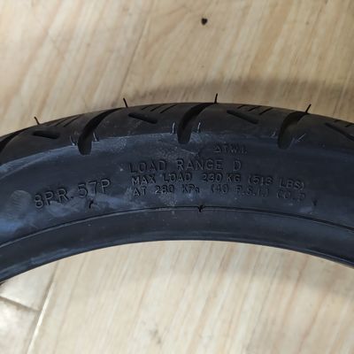 90/90-18 Pneus de moto et tubes intérieurs OEM acceptable pour une grande durabilité