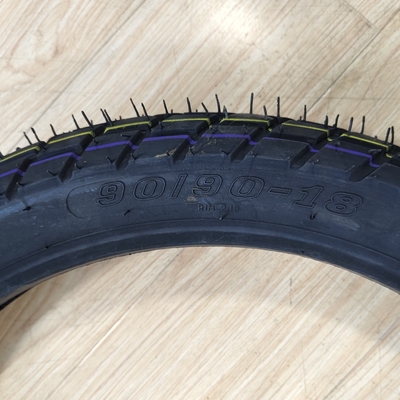 Matériau de nylon 90/90-18 de caoutchouc naturel d'acier de motocyclettes pour le chargement du port de Qingdao