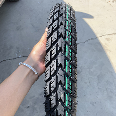 18 x 2,75 pneus pour motocyclettes Capacité de production 5000 pièces par jour