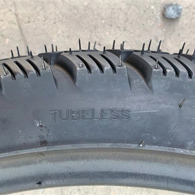 18 x 2,75 pneus pour motocyclettes Capacité de production 5000 pièces par jour