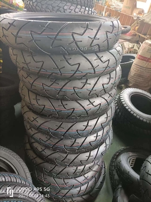 90/90-18 Pneus de moto adaptés à diverses exigences du client
