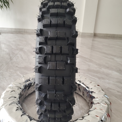 140/80-18 Pneus super doux et moyennement doux à Qingdao, adaptés à divers terrains