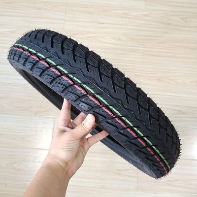 17 Taille du pneu Pneus de moto en caoutchouc naturel 110/90-17 100/90-17 pour les performances