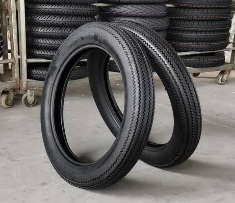 Améliorez votre trajet avec des pneus de moto à dent de scie en caoutchouc naturel et un boîtier