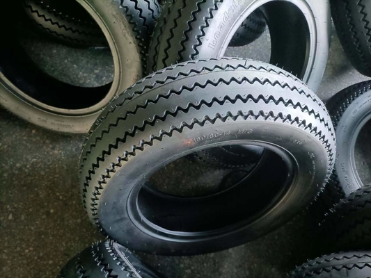 Améliorez votre trajet avec des pneus de moto à dent de scie en caoutchouc naturel et un boîtier