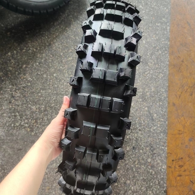 140/80-18 Pneus mous de moto adaptés aux exigences du client