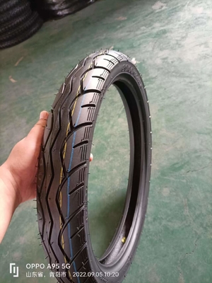 35% 45% Rueebr Contenu roues de motocyclettes pneus pour motocyclettes 90/90-18 au port de Qingdao