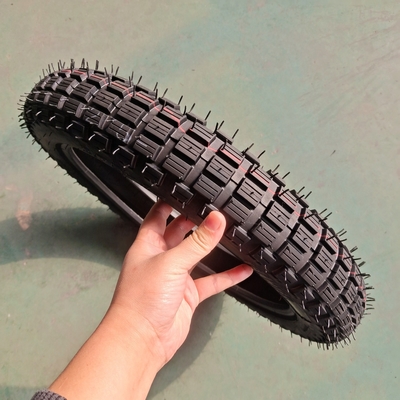 130/70-13 Taille du pneu de moto avec une teneur acceptable en caoutchouc et OEM de 35% à 55%