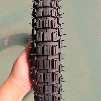 130/70-13 Taille du pneu de moto avec une teneur acceptable en caoutchouc et OEM de 35% à 55%