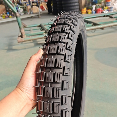 130/70-13 Taille du pneu de moto avec une teneur acceptable en caoutchouc et OEM de 35% à 55%