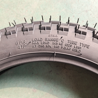 130/70-13 Taille du pneu de moto avec une teneur acceptable en caoutchouc et OEM de 35% à 55%