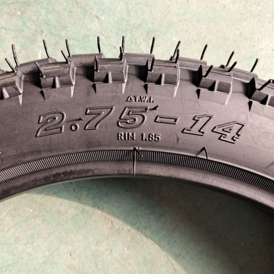 130/70-13 Taille du pneu de moto avec une teneur acceptable en caoutchouc et OEM de 35% à 55%
