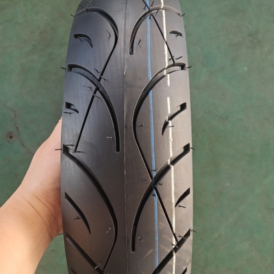 110/90-13 Pneus de motocyclettes et pneus à moteur à port de Qingdao