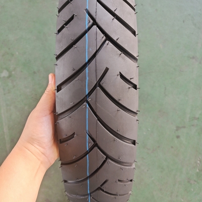 110/80-17 Pneus de moto de Taïwan avec caoutchouc naturel et 6pr/8pr Ply Rating