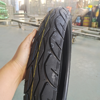 35% à 55% de teneur en caoutchouc pneumatiques de moto sans tube 80/90-17 avec et OEM acceptable