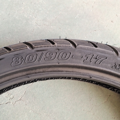 35% à 55% de teneur en caoutchouc pneumatiques de moto sans tube 80/90-17 avec et OEM acceptable