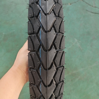 Pneus de moto noir 350-18 et tube intérieur avec port de chargement à Qingdao